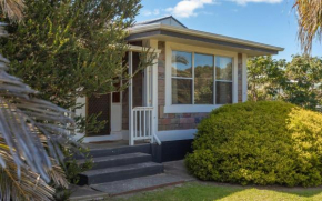 Seaside Escape - 4 Brittain St, Port Elliot
